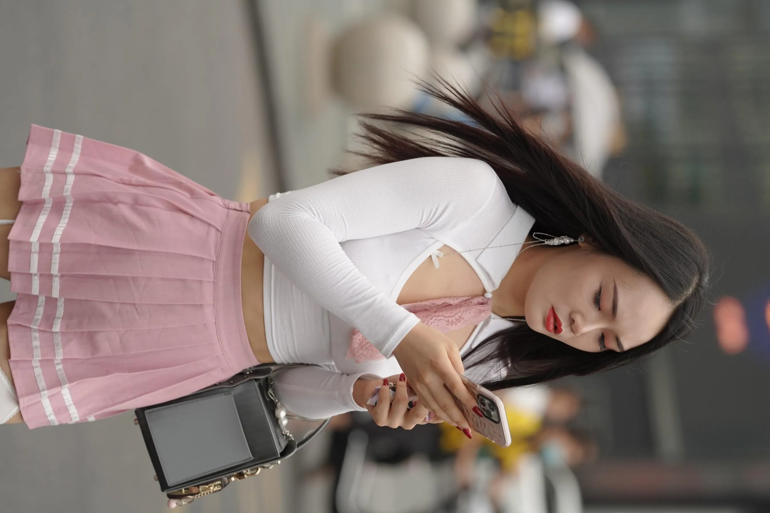 魔镜街拍 NO.161 街拍白丝吊带袜美女 [109P]插图5